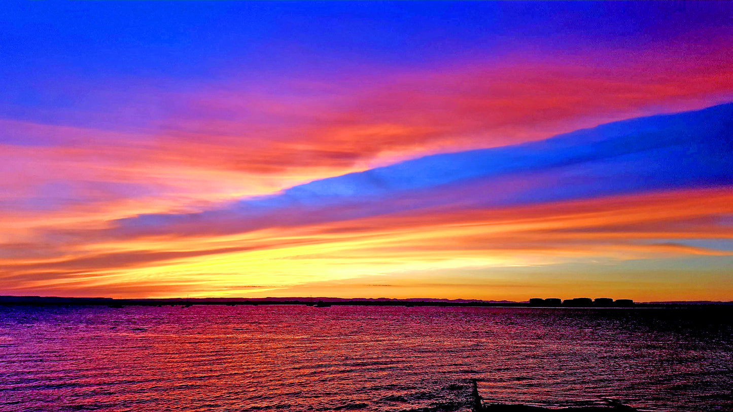 Majesty Bay – Beautiful Landscape Scenery of Horizon Ideal for Decorations, Wall Art, Posters and Interior Design - @AllenbyArt